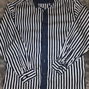 Boys size 16 Isaac Mizrah navy/white bold striped dress shirt 🔥. Super s